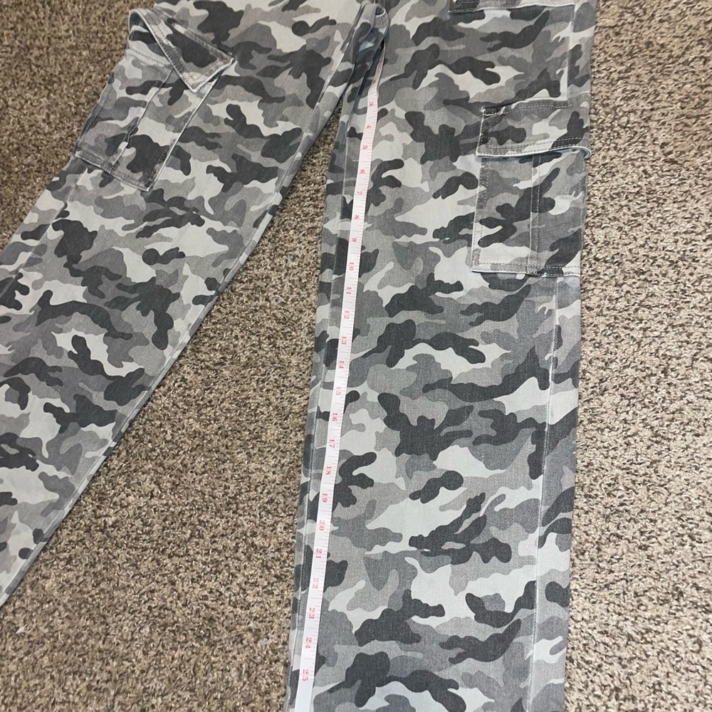 Hidden Gray Camouflage Cargo Pants - Picture 2 of 8